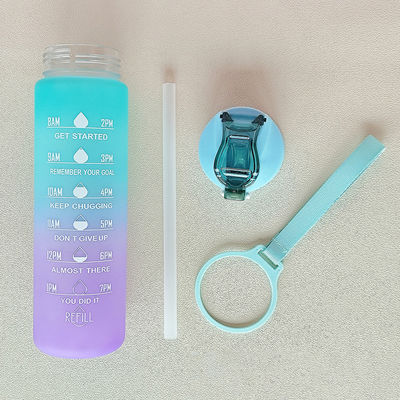 Botella de agua de Tritán con marcador de tiempo 900Ml Bpa Color de gradiente libre para deportes al aire libre