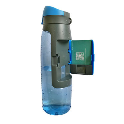 En stock Botella de agua potable de plástico portátil deportiva de 750 ml de capacidad con almacenamiento de tarjetas