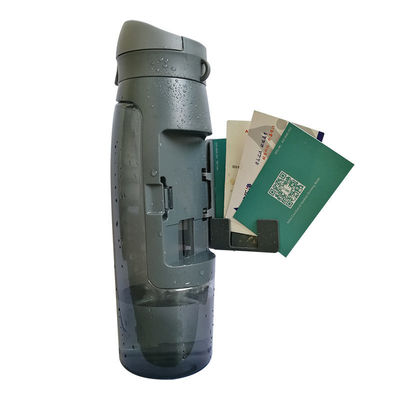 En stock Botella de agua potable de plástico portátil deportiva de 750 ml de capacidad con almacenamiento de tarjetas
