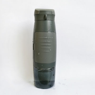 En stock Botella de agua potable de plástico portátil deportiva de 750 ml de capacidad con almacenamiento de tarjetas