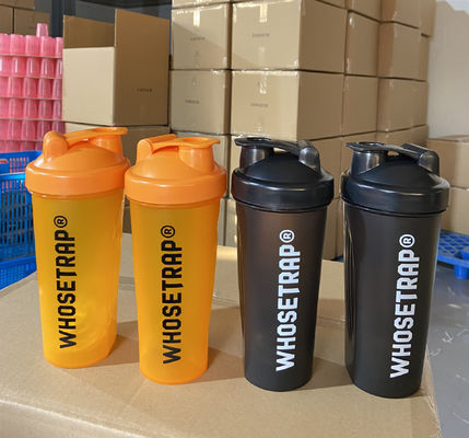 Logotipo del cliente Golpeador de gimnasio 400ml 600ml Gimnasio Sport Botella de agua de plástico Protein Shaker Cup