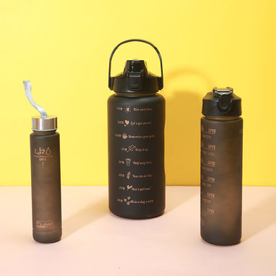 Botella de paja de plástico personalizada de 2000 ml 900 ml 300 ml 3 en 1 con marcador de tiempo para gimnasio y deportes