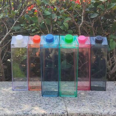Unisex 500ml botella de agua de plástico claro aplicable para el agua hirviendo diseño cuadrado lindo