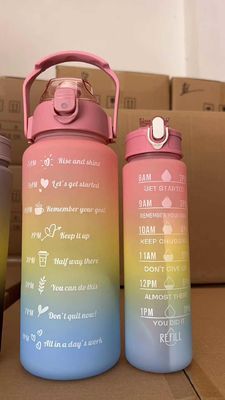 Logotipo personalizado Conjunto de botellas de agua púrpura aceptable para entusiastas del fitness y los deportes