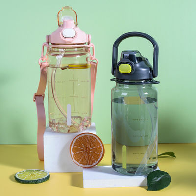 Manténgase hidratado en el camino Botellas de agua de plástico deportivas personalizadas para viajes al aire libre