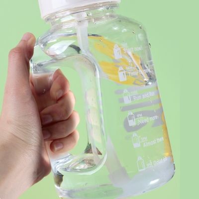 1Botella de agua de plástico personalizada de.5L estilo americano para gimnasio y llenado de autos deportivos
