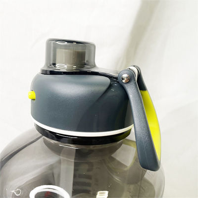 1Botella de agua de plástico personalizada de.5L estilo americano para gimnasio y llenado de autos deportivos