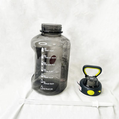 1Botella de agua de plástico personalizada de.5L estilo americano para gimnasio y llenado de autos deportivos
