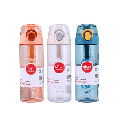 Botella de agua transparente de 600 ml de Tritán Botella de plástico para bebidas deportivas con tapa de mango