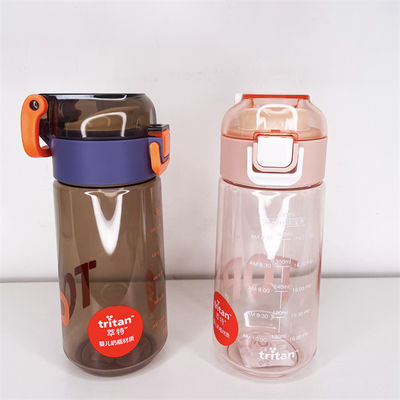 Impresión personalizada Botellas de agua de plástico de Tritán multifuncionales para actividades al aire libre en el campamento