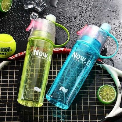 Botella de agua deportiva de plástico con función de niebla de enfriamiento