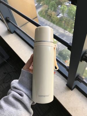 Botella de agua de acero inoxidable de 500 ml Taza de agua aislada de doble pared portátil para todos