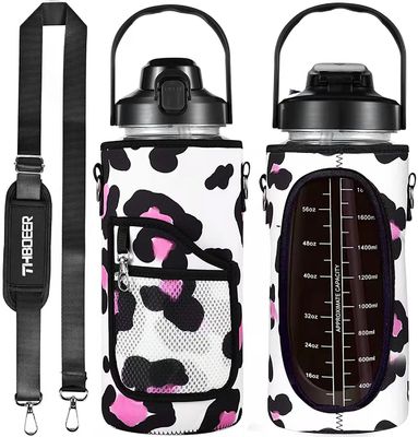 Estilo americano 64 oz botella de agua de medio galón gran capacidad 2000 ml con manga y correa