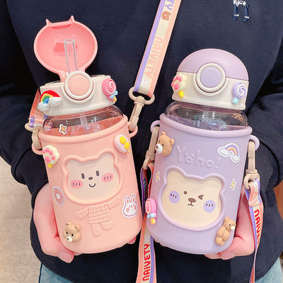620 ml de pegatina 3D portátil botella de agua de plástico diseño de oso lindo para niños y estudiantes
