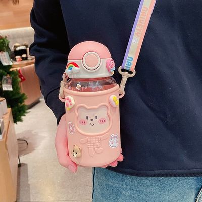 Botella de agua de plástico portátil de 620 ml 3D botella de oso lindo para niños y estudiantes