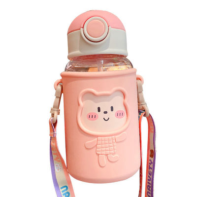 Botella de agua deportiva a prueba de fugas para niños de 620 ml de capacidad y material libre de BPA