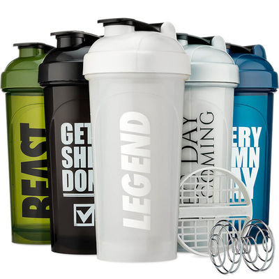 En stock 700ml Bebidas negras Botellas de plástico Fitness Bpa gratis Personalizado Slim Plain Gym Protein Shaker Botella de gimnasio Tazas con logotipo