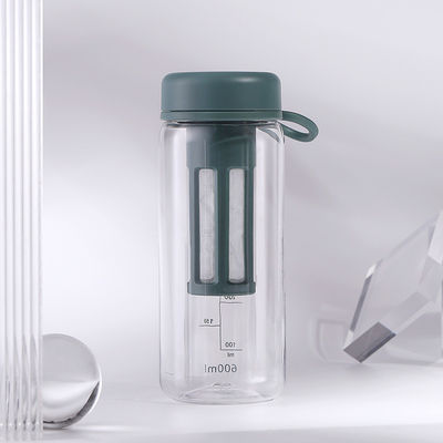 Botella de agua de plástico de Tritán libre de BPA con balanza para gimnasio