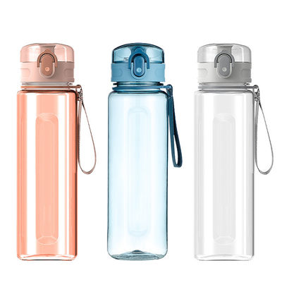 Botellas de agua helada con tapa de plástico para viajes