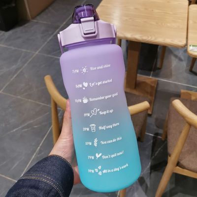 Botella de agua de gran capacidad de 2000 ml con tapa para deportes al aire libre