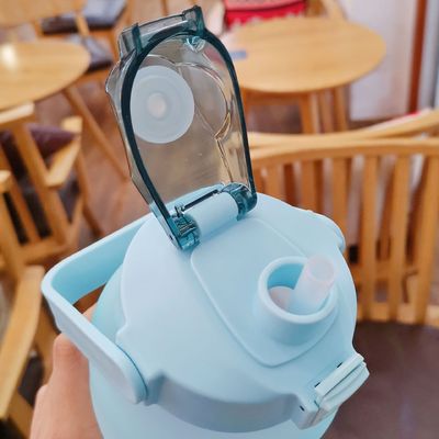 Botella de agua de gran capacidad de 2000 ml con tapa para deportes al aire libre
