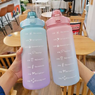 2000 ml de taza de espacio de color gradiente con escala de tiempo Botella de agua para adultos