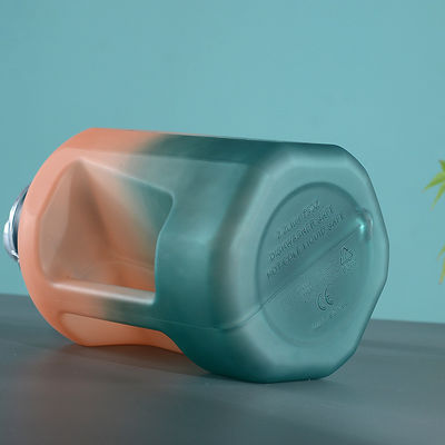 Comprador comercial Logotipo personalizado 1.6L 2.2L Botella de agua para gimnasio Copa deportiva de plástico de viaje