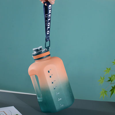 Comprador comercial Logotipo personalizado 1.6L 2.2L Botella de agua para gimnasio Copa deportiva de plástico de viaje