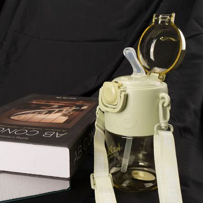 Botella de agua de plástico para actividades al aire libre e interior