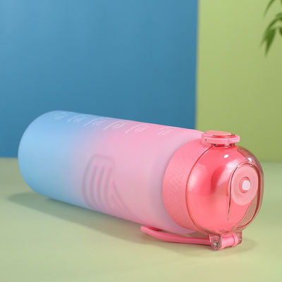 Muestra Proporcionar 1L de plástico BPA libre Botella de agua de gimnasio de deportes con marcador de tiempo y paja