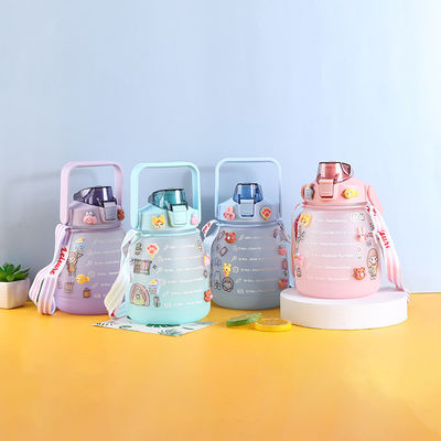Servicio orientado al cliente Botella de agua para niños de 45 oz con etiqueta y gran capacidad