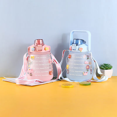Servicio orientado al cliente Botella de agua para niños de 45 oz con etiqueta y gran capacidad
