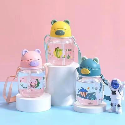 Botella de agua de paja ligera y duradera para niños contra caídas con diseño de oso lindo
