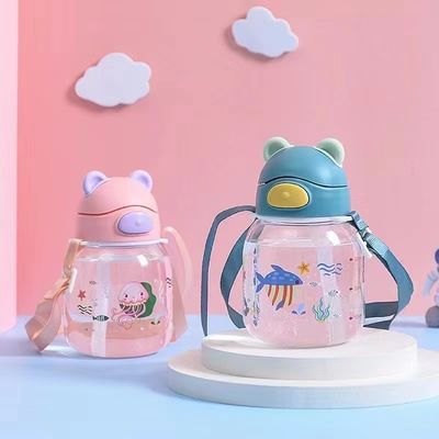Botella de agua de paja ligera y duradera para niños contra caídas con diseño de oso lindo