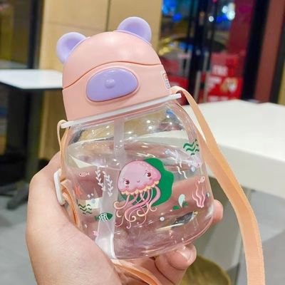 Botella de agua de paja ligera y duradera para niños contra caídas con diseño de oso lindo