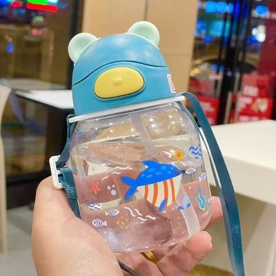 Botella de agua de paja ligera y duradera para niños contra caídas con diseño de oso lindo