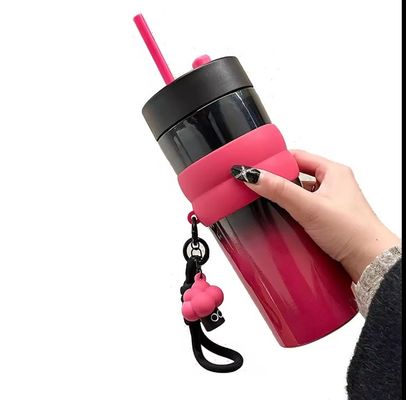 Botella de agua de acero inoxidable aislada con logotipo personalizado de alta capacidad para actividades al aire libre
