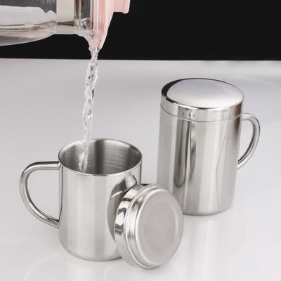 Taza de agua de acero inoxidable con tapa y mango personalizable para los deportes al aire libre de los estudiantes