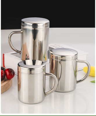 Taza de agua de acero inoxidable con tapa y mango personalizable para los deportes al aire libre de los estudiantes
