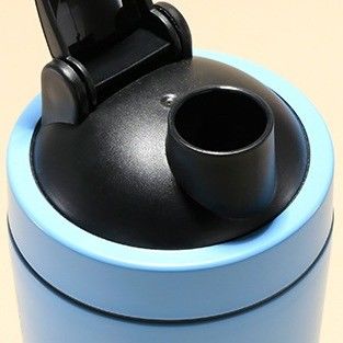 Botella de batidora de proteínas metálicas de pared única con tapa y bola de mezcla incluida