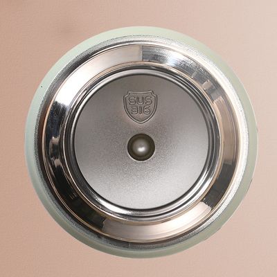 Estilo de diseño contemporáneo Botella de agua de acero inoxidable de 500 ml / 600 ml con mango de cuerda
