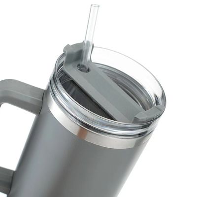 Estilo de diseño clásico 40 oz de acero inoxidable tumbler al aire libre con mango y paja para OEM