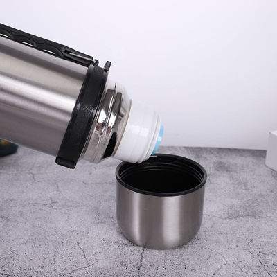 Botella de acero inoxidable con vacío aislado para estilos de vida activos