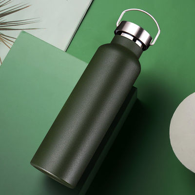 Botella de agua de acero inoxidable aislada al vacío 500 ml 600 ml 750 ml para un diseño a prueba de fugas