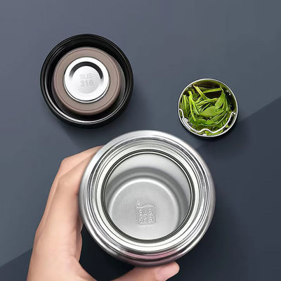 Estilo de diseño contemporáneo Botella de filtro de agua aislada de acero inoxidable para bebidas