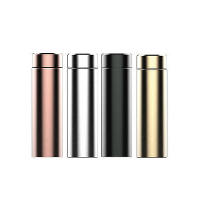 Estilo de diseño contemporáneo Botella de filtro de agua aislada de acero inoxidable para bebidas