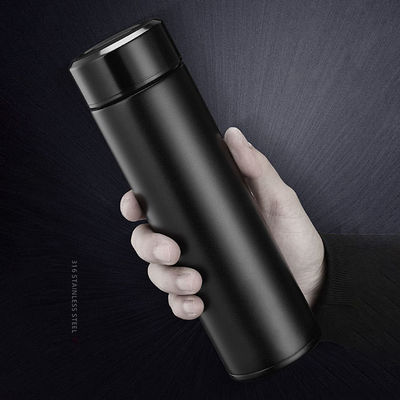 Estilo de diseño contemporáneo Botella de filtro de agua aislada de acero inoxidable para bebidas