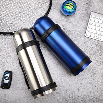 Mejora tu equipo de viaje con esta botella portátil de agua de acero inoxidable de doble pared