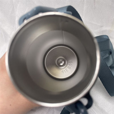 Flasco de vacío de 600 ml con agarre térmico aislante botella deportiva de acero inoxidable