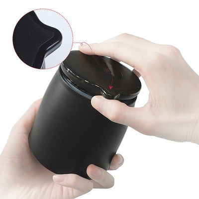Taza de viaje aislada a prueba de derrames de acero inoxidable estilo nórdico con mango